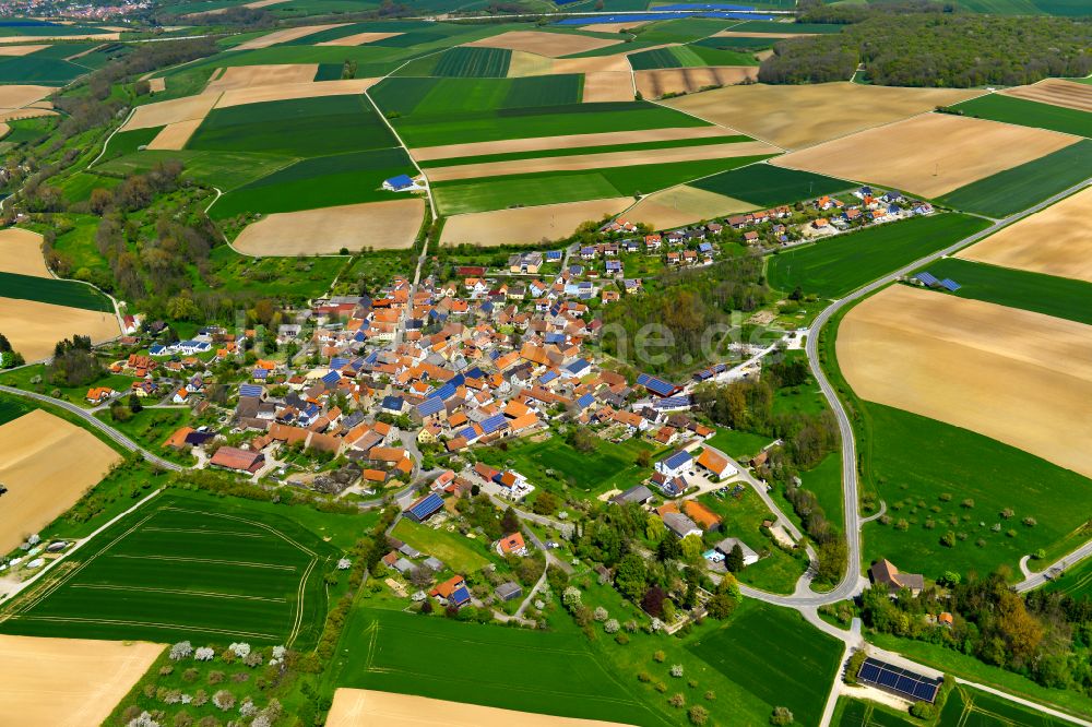 Martinsheim aus der Vogelperspektive: Ortsansicht am Rande von landwirtschaftlichen Feldern in Martinsheim im Bundesland Bayern, Deutschland