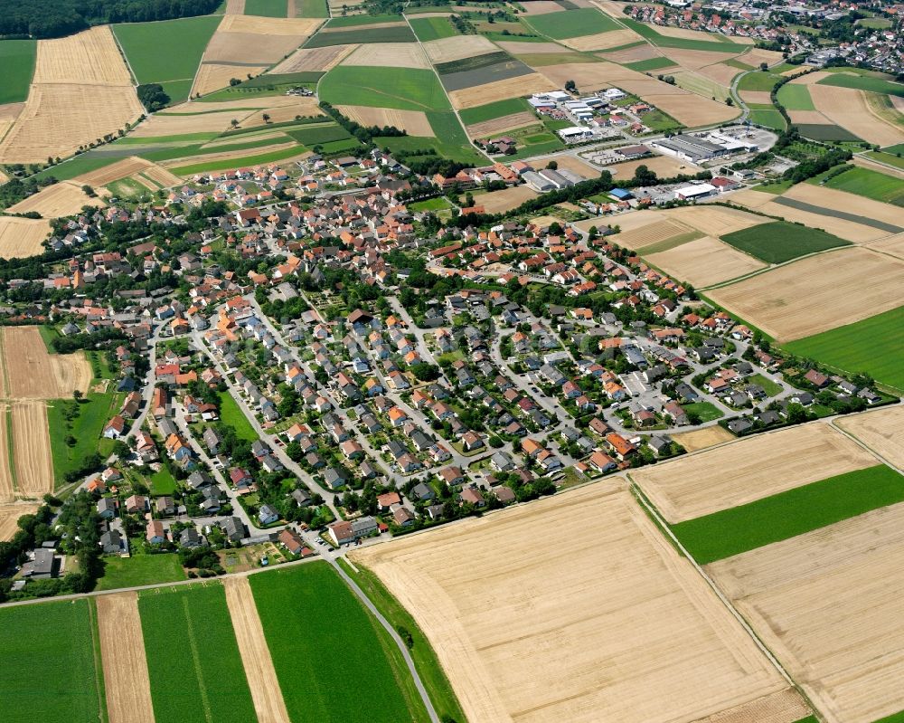 Massenbach von oben - Ortsansicht am Rande von landwirtschaftlichen Feldern in Massenbach im Bundesland Baden-Württemberg, Deutschland