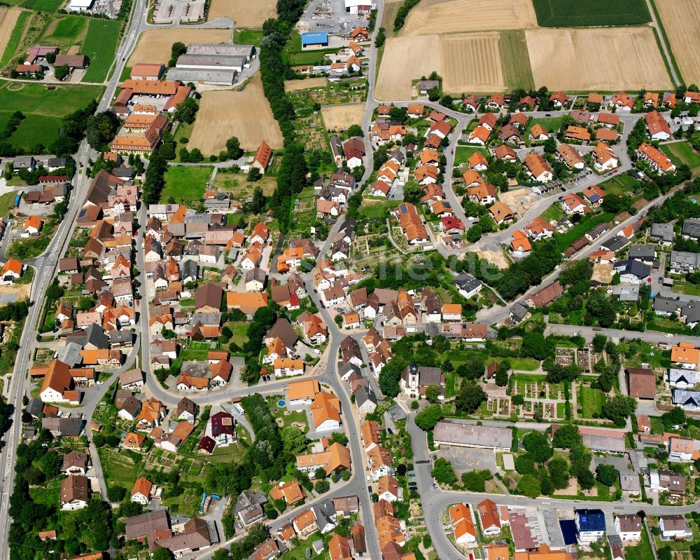 Massenbach aus der Vogelperspektive: Ortsansicht am Rande von landwirtschaftlichen Feldern in Massenbach im Bundesland Baden-Württemberg, Deutschland