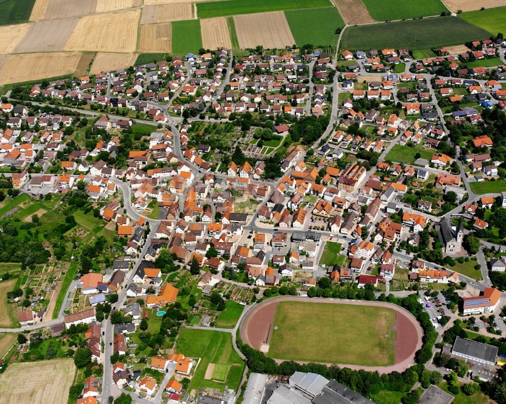 Massenbachhausen von oben - Ortsansicht am Rande von landwirtschaftlichen Feldern in Massenbachhausen im Bundesland Baden-Württemberg, Deutschland