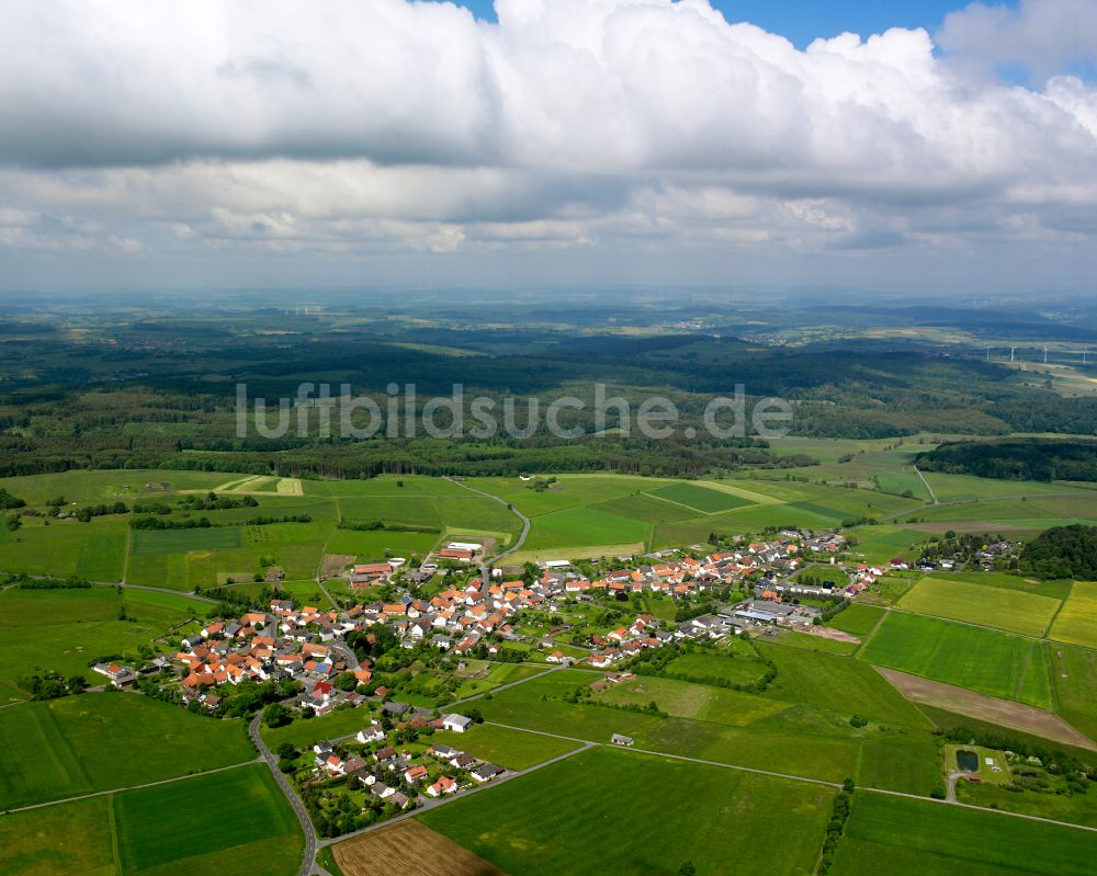 Luftaufnahme Meiches - Ortsansicht am Rande von landwirtschaftlichen Feldern in Meiches im Bundesland Hessen, Deutschland