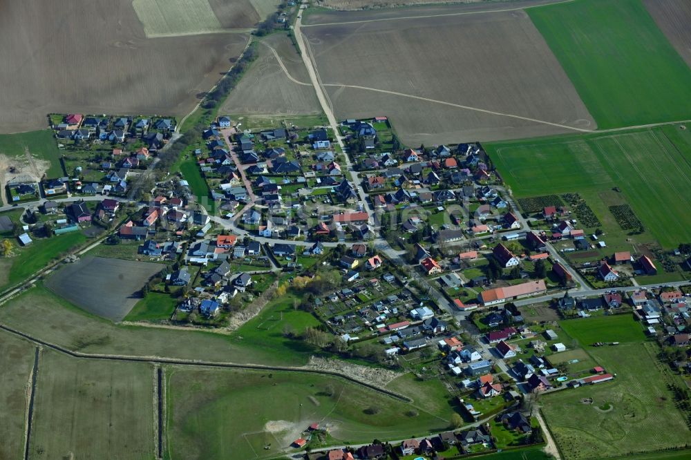 Meyenburg aus der Vogelperspektive: Ortsansicht am Rande von landwirtschaftlichen Feldern in Meyenburg im Bundesland Brandenburg, Deutschland