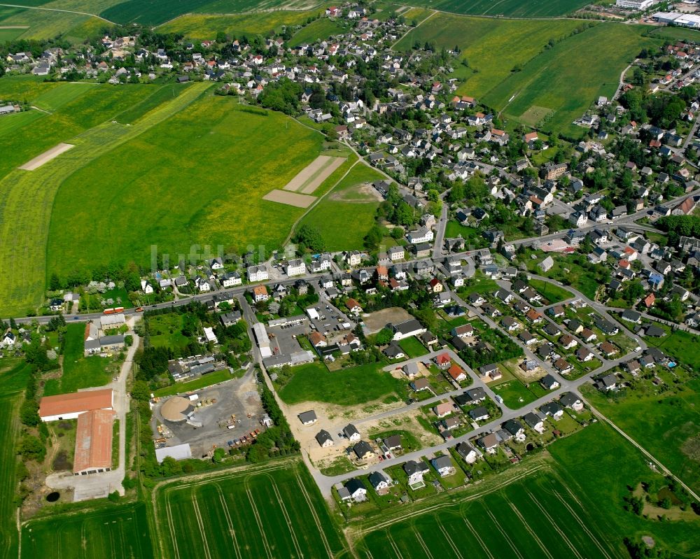 Mühlau aus der Vogelperspektive: Ortsansicht am Rande von landwirtschaftlichen Feldern in Mühlau im Bundesland Sachsen, Deutschland