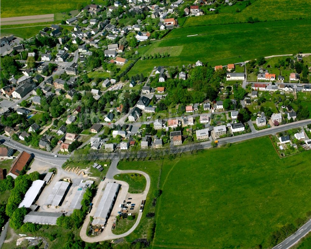 Luftaufnahme Mühlau - Ortsansicht am Rande von landwirtschaftlichen Feldern in Mühlau im Bundesland Sachsen, Deutschland