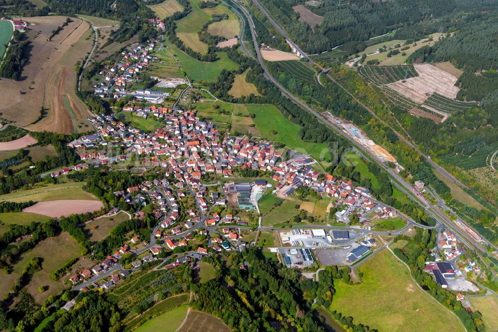 Luftaufnahme Mittelsinn - Ortsansicht am Rande von landwirtschaftlichen Feldern in Mittelsinn im Bundesland Bayern, Deutschland