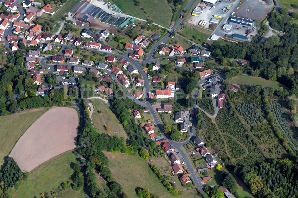 Mittelsinn aus der Vogelperspektive: Ortsansicht am Rande von landwirtschaftlichen Feldern in Mittelsinn im Bundesland Bayern, Deutschland