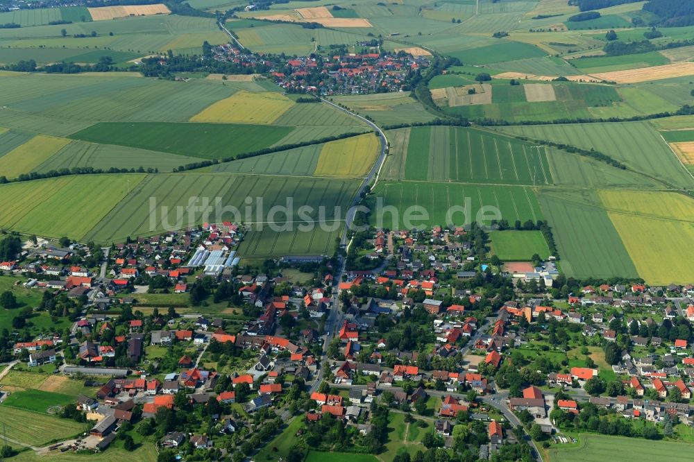 Münchehof aus der Vogelperspektive: Ortsansicht am Rande von landwirtschaftlichen Feldern in Münchehof im Bundesland Niedersachsen, Deutschland