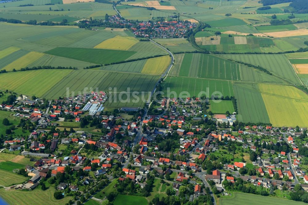 Luftbild Münchehof - Ortsansicht am Rande von landwirtschaftlichen Feldern in Münchehof im Bundesland Niedersachsen, Deutschland