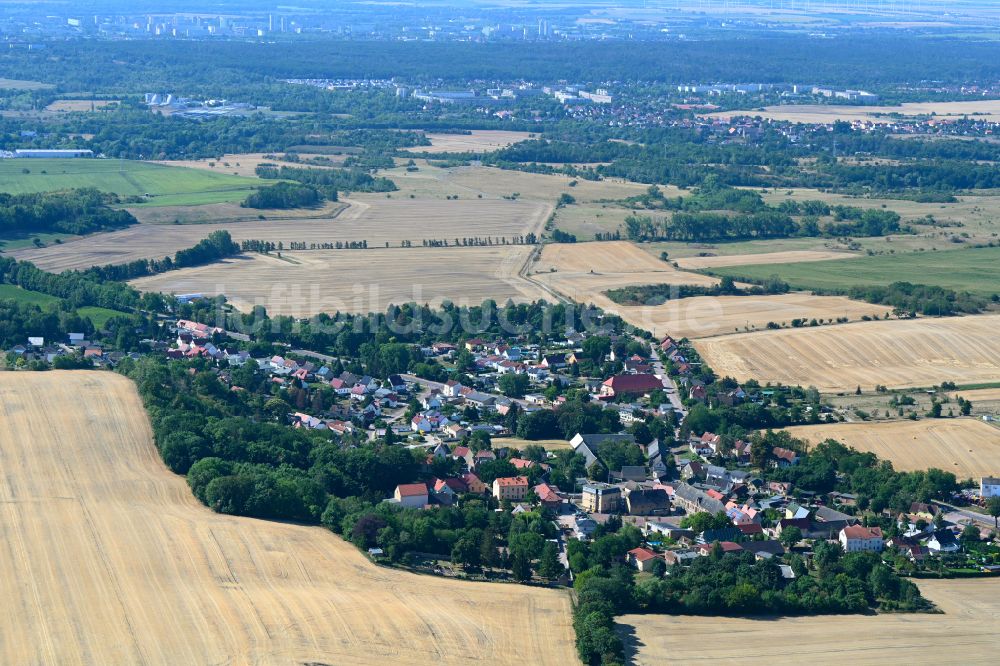 Luftbild Morl - Ortsansicht am Rande von landwirtschaftlichen Feldern in Morl im Bundesland Sachsen-Anhalt, Deutschland