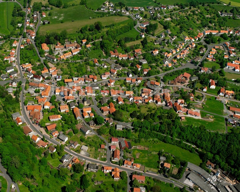 Luftaufnahme Nentershausen - Ortsansicht am Rande von landwirtschaftlichen Feldern in Nentershausen im Bundesland Hessen, Deutschland