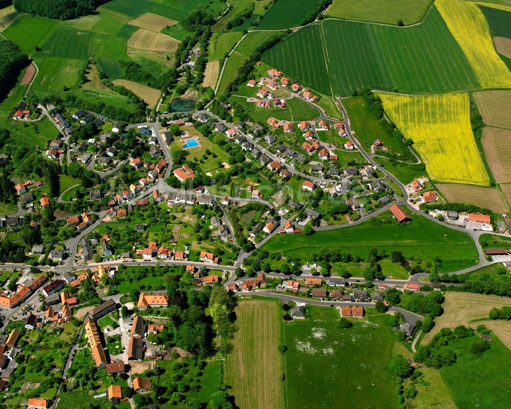 Nentershausen von oben - Ortsansicht am Rande von landwirtschaftlichen Feldern in Nentershausen im Bundesland Hessen, Deutschland