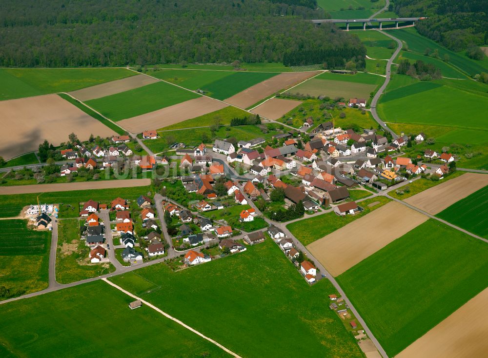 Luftaufnahme Nerenstetten - Ortsansicht am Rande von landwirtschaftlichen Feldern in Nerenstetten im Bundesland Baden-Württemberg, Deutschland