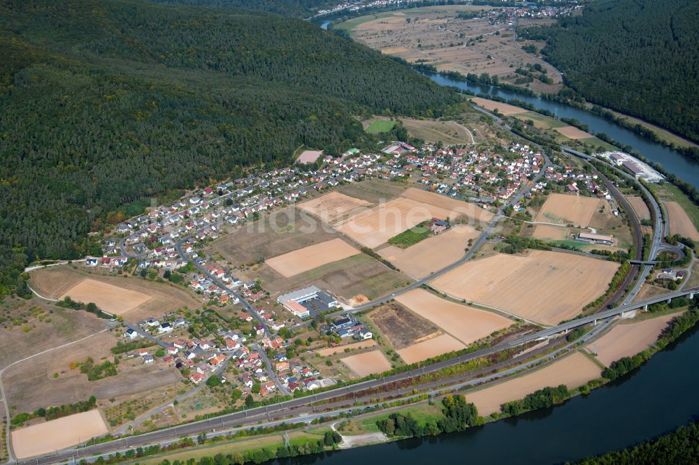 Luftbild Neuendorf - Ortsansicht am Rande von landwirtschaftlichen Feldern in Neuendorf im Bundesland Bayern, Deutschland