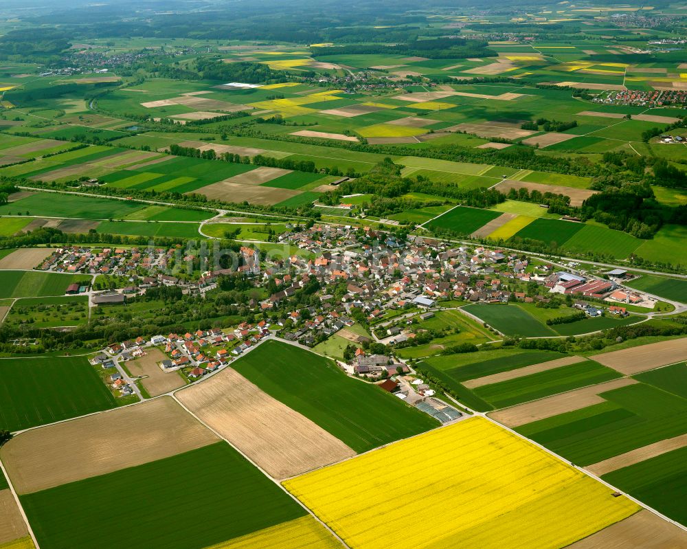 Neufra von oben - Ortsansicht am Rande von landwirtschaftlichen Feldern in Neufra im Bundesland Baden-Württemberg, Deutschland