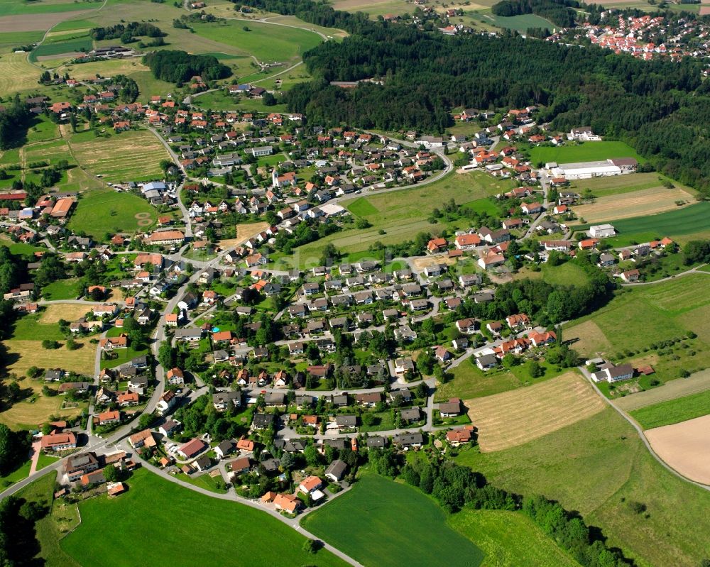 Niederhof von oben - Ortsansicht am Rande von landwirtschaftlichen Feldern in Niederhof im Bundesland Baden-Württemberg, Deutschland