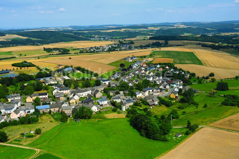 Luftbild Oberbachheim - Ortsansicht am Rande von landwirtschaftlichen Feldern in Oberbachheim im Bundesland Rheinland-Pfalz, Deutschland