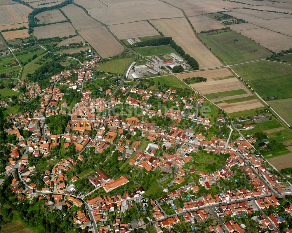 Luftaufnahme Oberdorla - Ortsansicht am Rande von landwirtschaftlichen Feldern in Oberdorla im Bundesland Thüringen, Deutschland