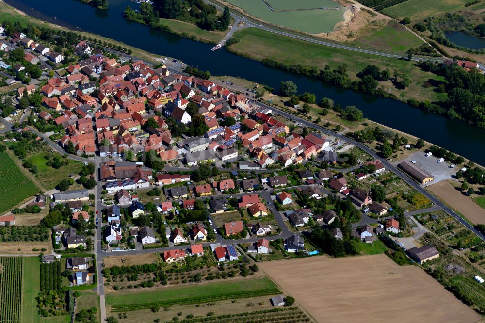 Luftbild Obereisenheim - Ortsansicht am Rande von landwirtschaftlichen Feldern in Obereisenheim im Bundesland Bayern, Deutschland