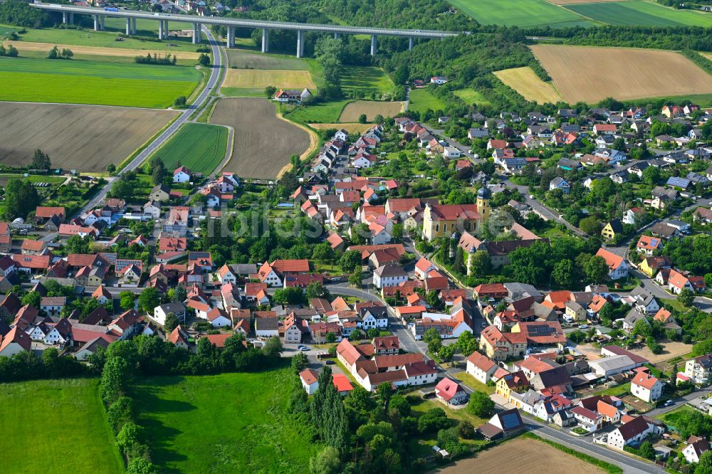 Luftbild Obereuerheim - Ortsansicht am Rande von landwirtschaftlichen Feldern in Obereuerheim im Bundesland Bayern, Deutschland