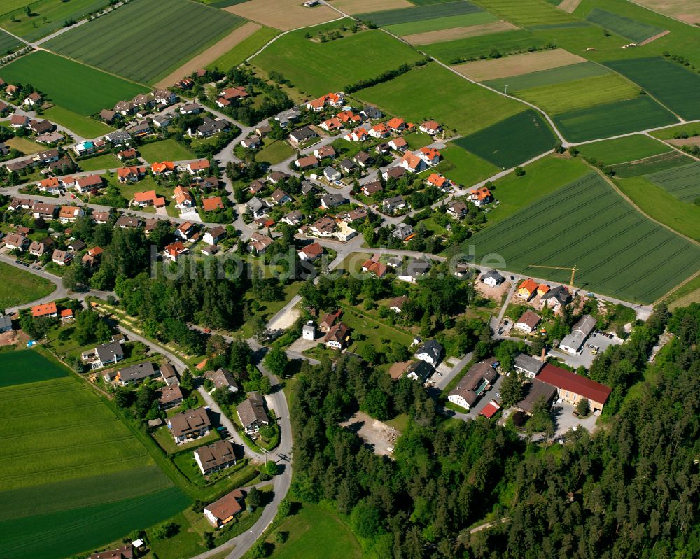 Oberhaugstett von oben - Ortsansicht am Rande von landwirtschaftlichen Feldern in Oberhaugstett im Bundesland Baden-Württemberg, Deutschland