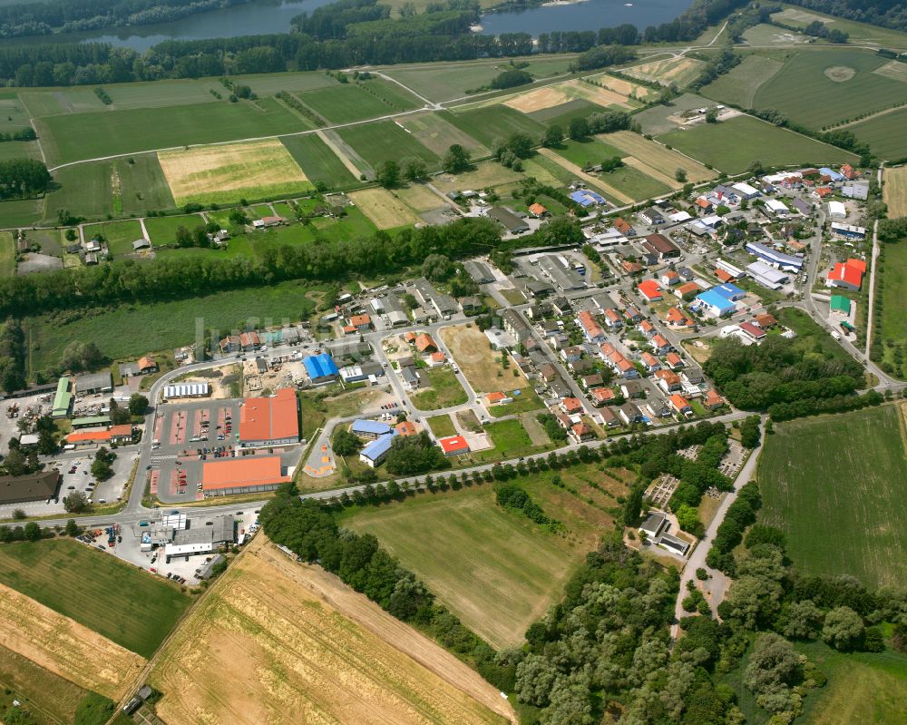 Luftaufnahme Oberhausen-Rheinhausen - Ortsansicht am Rande von landwirtschaftlichen Feldern in Oberhausen-Rheinhausen im Bundesland Baden-Württemberg, Deutschland