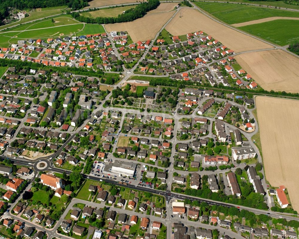 Oberlauchringen von oben - Ortsansicht am Rande von landwirtschaftlichen Feldern in Oberlauchringen im Bundesland Baden-Württemberg, Deutschland