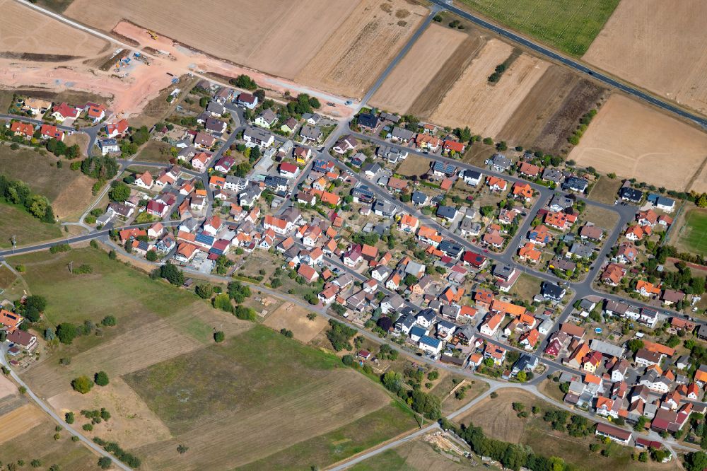 Oberndorf aus der Vogelperspektive: Ortsansicht am Rande von landwirtschaftlichen Feldern in Oberndorf im Bundesland Bayern, Deutschland