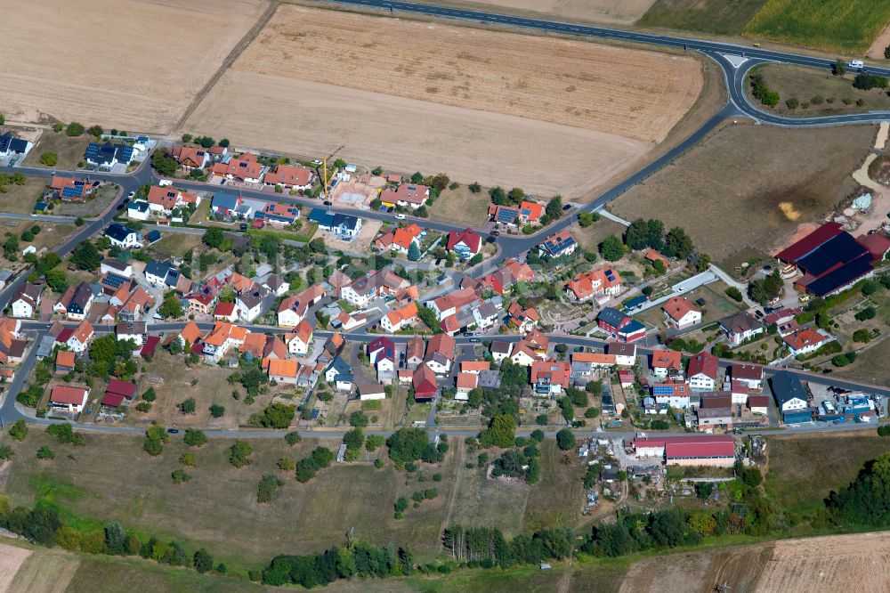 Oberndorf aus der Vogelperspektive: Ortsansicht am Rande von landwirtschaftlichen Feldern in Oberndorf im Bundesland Bayern, Deutschland