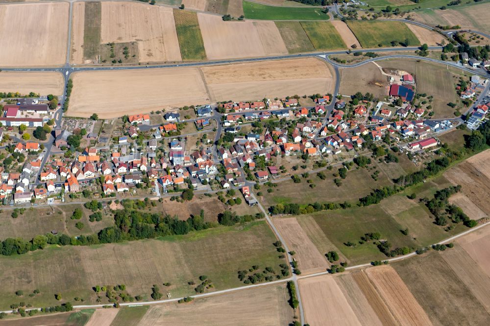 Luftaufnahme Oberndorf - Ortsansicht am Rande von landwirtschaftlichen Feldern in Oberndorf im Bundesland Bayern, Deutschland