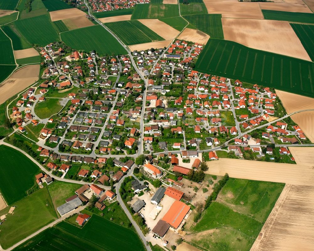 Luftbild Oberpiebing - Ortsansicht am Rande von landwirtschaftlichen Feldern in Oberpiebing im Bundesland Bayern, Deutschland