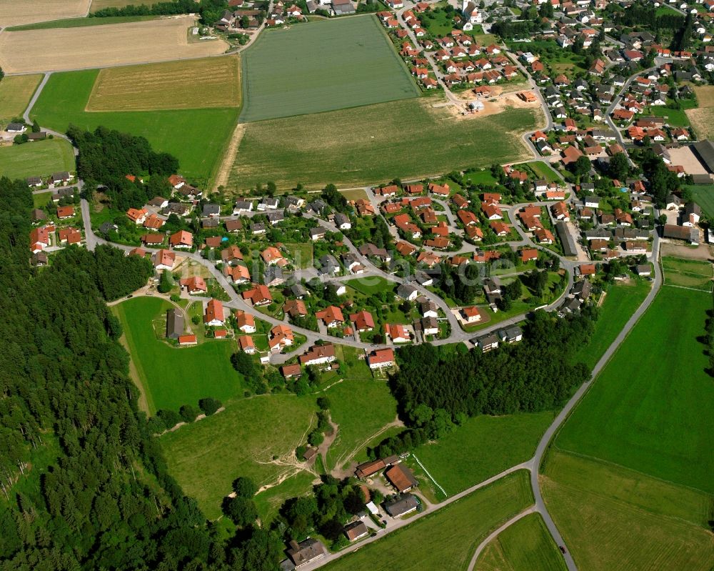 Luftaufnahme Oberwinkling - Ortsansicht am Rande von landwirtschaftlichen Feldern in Oberwinkling im Bundesland Bayern, Deutschland