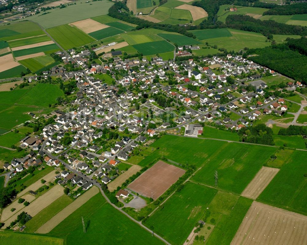 Luftbild Oberzeuzheim - Ortsansicht am Rande von landwirtschaftlichen Feldern in Oberzeuzheim im Bundesland Hessen, Deutschland