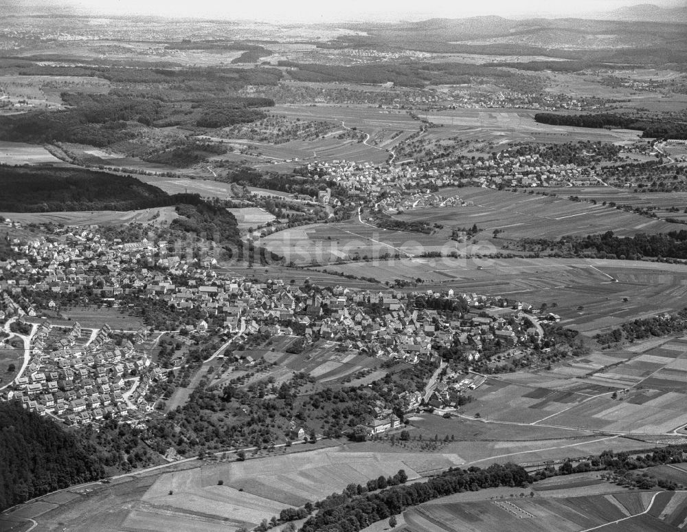 Luftaufnahme Oferdingen - Ortsansicht am Rande von landwirtschaftlichen Feldern in Oferdingen im Bundesland Baden-Württemberg, Deutschland