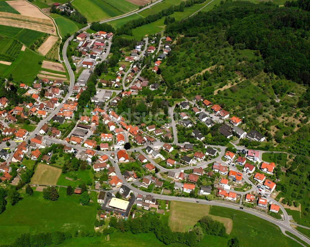 Oppelsbohm aus der Vogelperspektive: Ortsansicht am Rande von landwirtschaftlichen Feldern in Oppelsbohm im Bundesland Baden-Württemberg, Deutschland