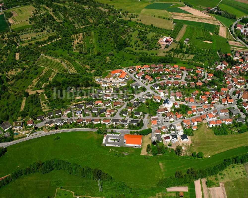 Luftbild Oppelsbohm - Ortsansicht am Rande von landwirtschaftlichen Feldern in Oppelsbohm im Bundesland Baden-Württemberg, Deutschland