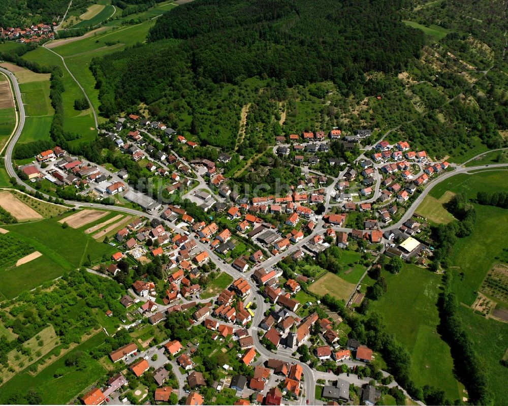 Oppelsbohm von oben - Ortsansicht am Rande von landwirtschaftlichen Feldern in Oppelsbohm im Bundesland Baden-Württemberg, Deutschland