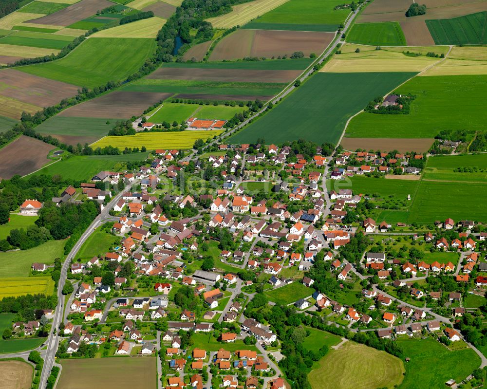 Orsenhausen aus der Vogelperspektive: Ortsansicht am Rande von landwirtschaftlichen Feldern in Orsenhausen im Bundesland Baden-Württemberg, Deutschland