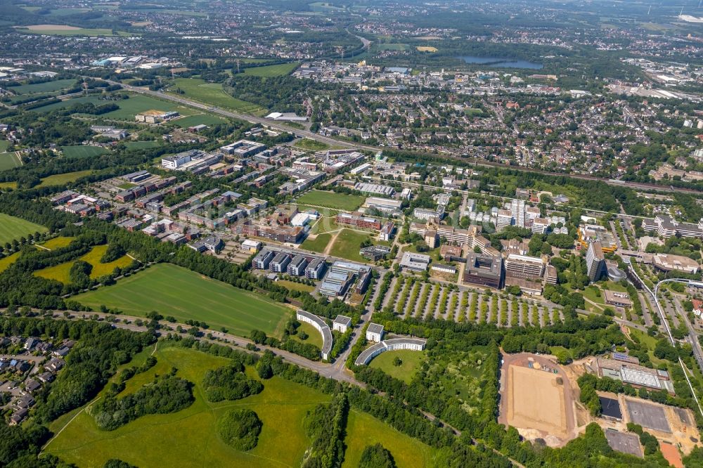 Dortmund aus der Vogelperspektive: Ortsansicht am Rande von landwirtschaftlichen Feldern im Ortsteil Barop in Dortmund im Bundesland Nordrhein-Westfalen, Deutschland