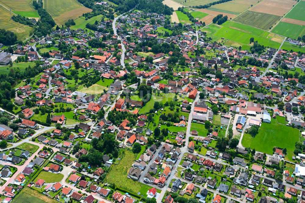 Luftaufnahme Osterode am Harz - Ortsansicht am Rande von landwirtschaftlichen Feldern in Osterode am Harz im Bundesland Niedersachsen, Deutschland