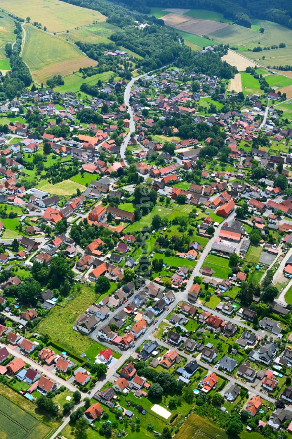 Osterode am Harz von oben - Ortsansicht am Rande von landwirtschaftlichen Feldern in Osterode am Harz im Bundesland Niedersachsen, Deutschland