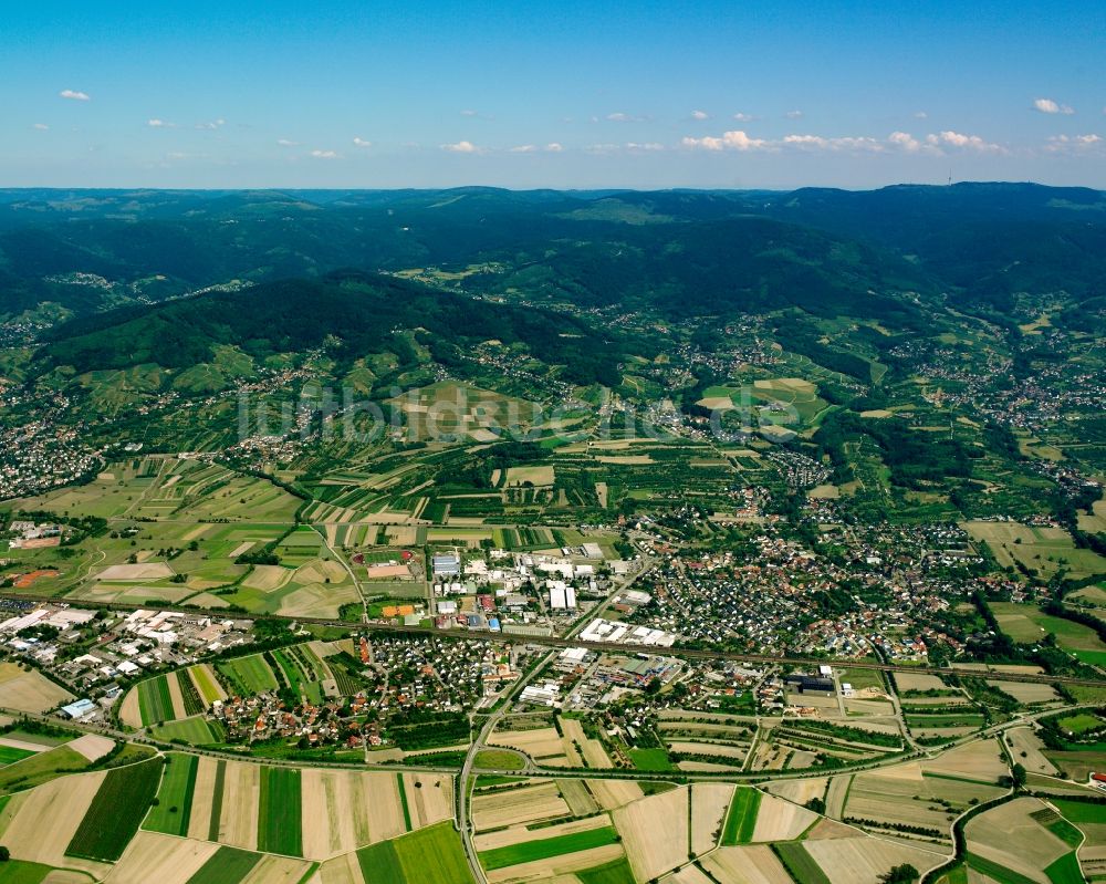 Ottersweier von oben - Ortsansicht am Rande von landwirtschaftlichen Feldern in Ottersweier im Bundesland Baden-Württemberg, Deutschland