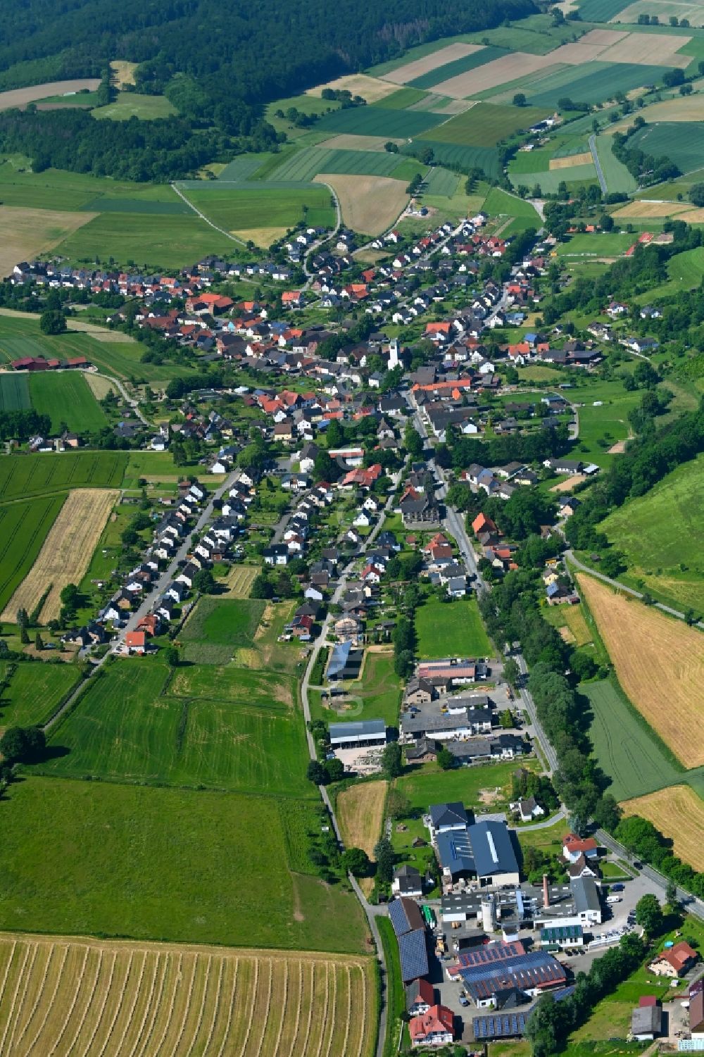 Luftbild Ovenhausen - Ortsansicht am Rande von landwirtschaftlichen Feldern in Ovenhausen im Bundesland Nordrhein-Westfalen, Deutschland