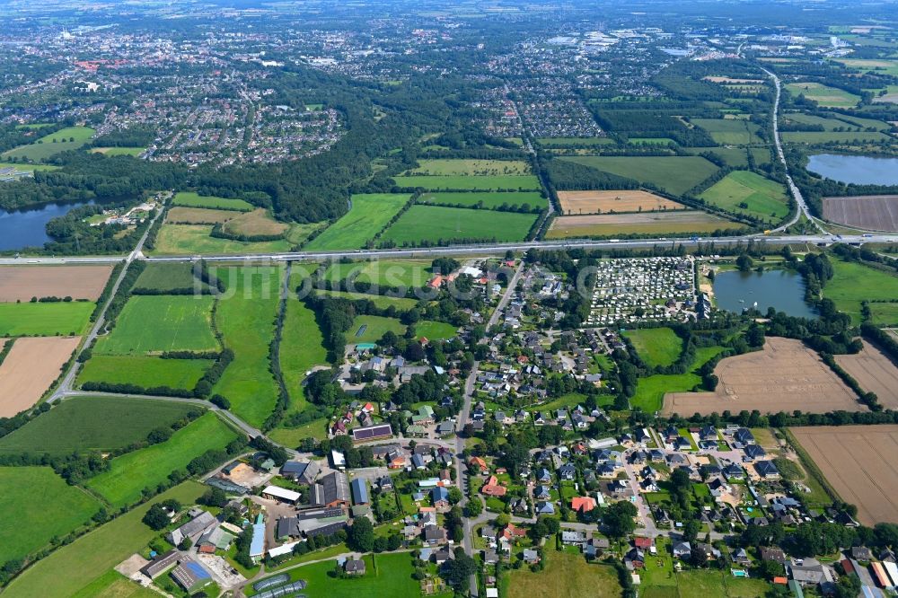 Padenstedt von oben - Ortsansicht am Rande von landwirtschaftlichen Feldern in Padenstedt im Bundesland Schleswig-Holstein, Deutschland