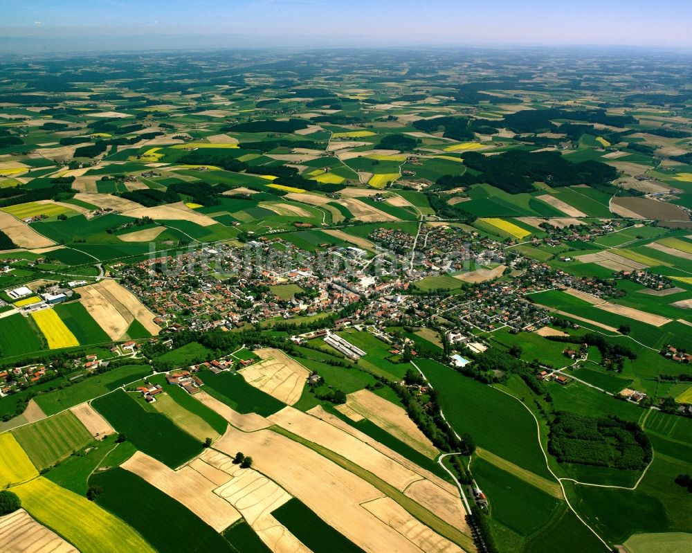 Luftaufnahme Panzing - Ortsansicht am Rande von landwirtschaftlichen Feldern in Panzing im Bundesland Bayern, Deutschland