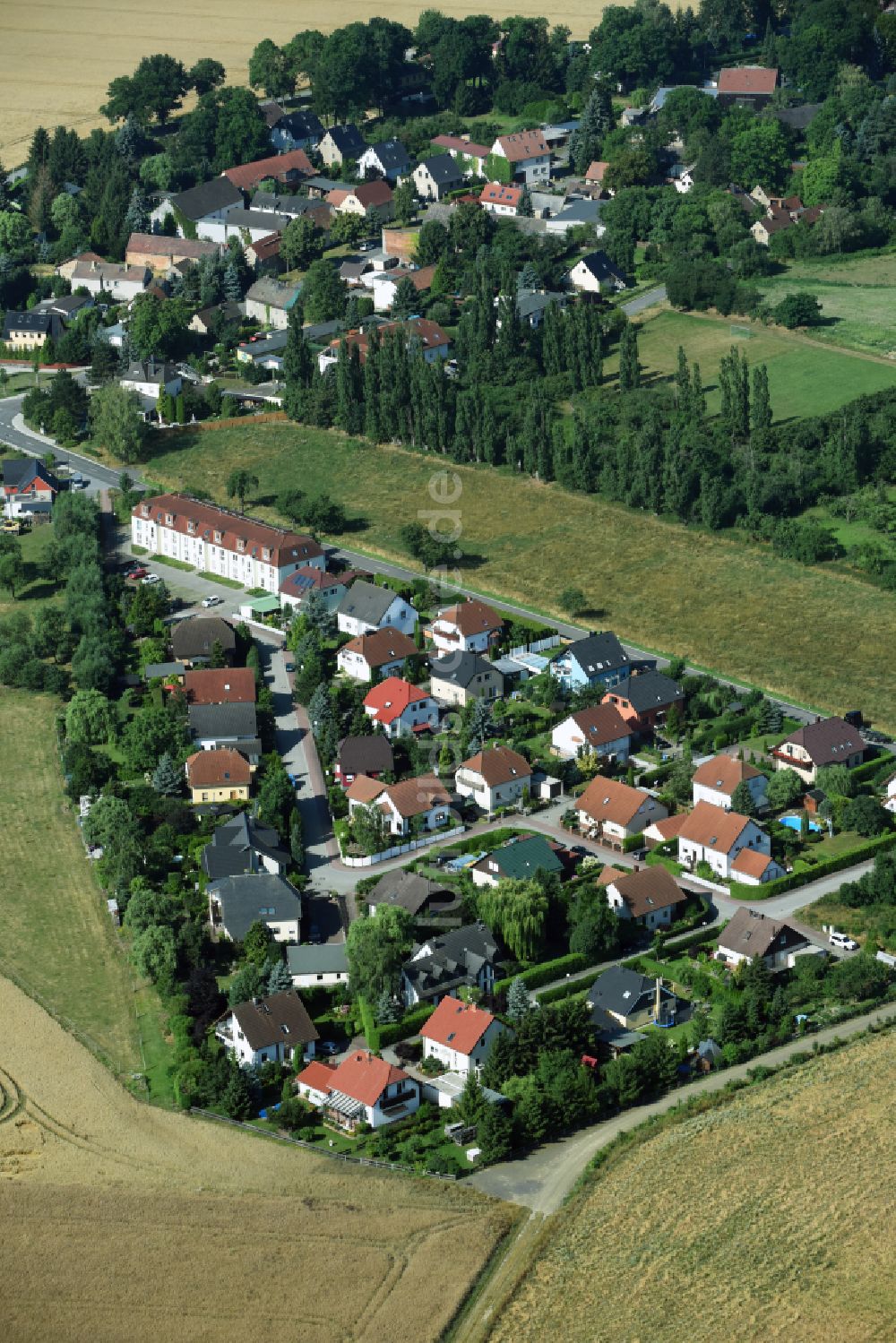 Pönitz aus der Vogelperspektive: Ortsansicht am Rande von landwirtschaftlichen Feldern in Pönitz im Bundesland Sachsen, Deutschland