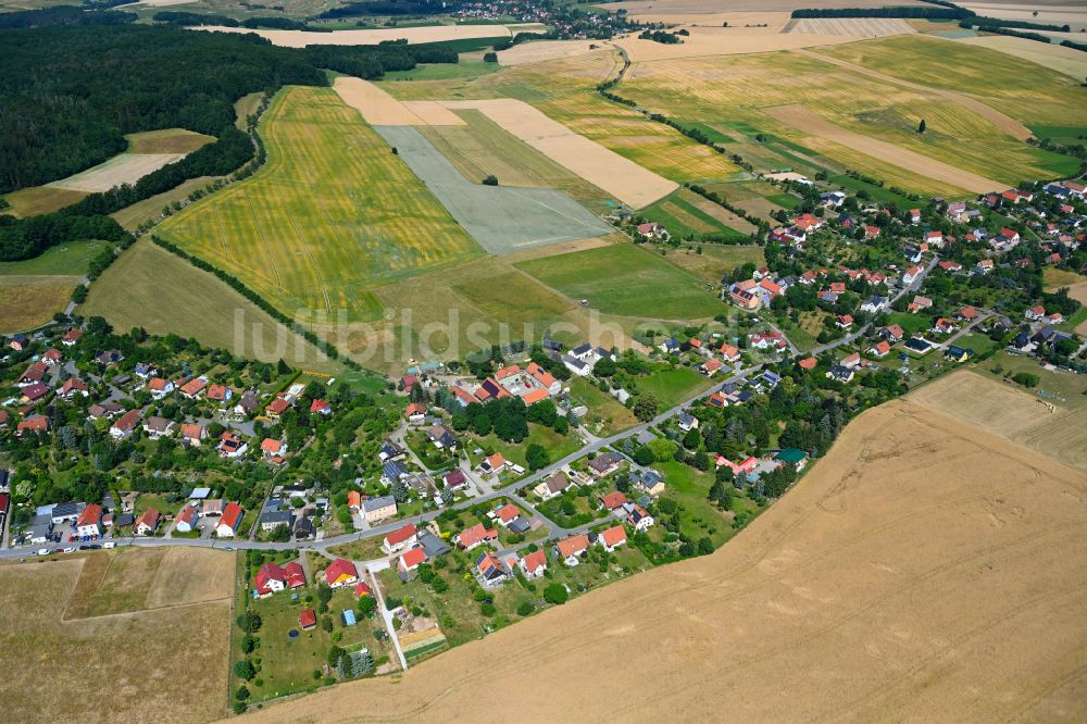 Pohrsdorf aus der Vogelperspektive: Ortsansicht am Rande von landwirtschaftlichen Feldern in Pohrsdorf im Bundesland Sachsen, Deutschland