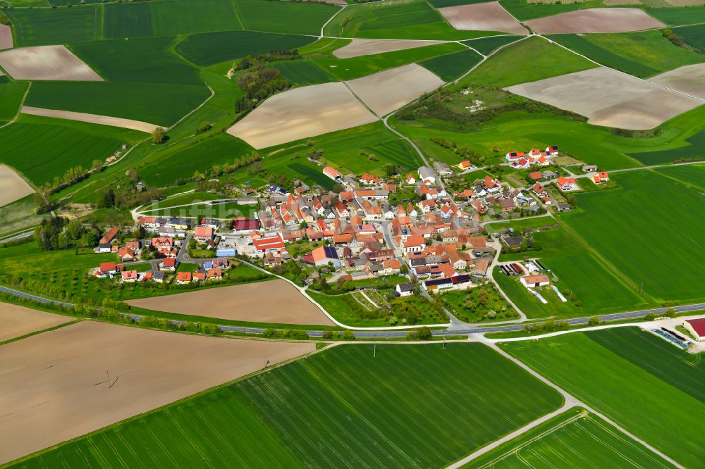 Possenheim von oben - Ortsansicht am Rande von landwirtschaftlichen Feldern in Possenheim im Bundesland Bayern, Deutschland