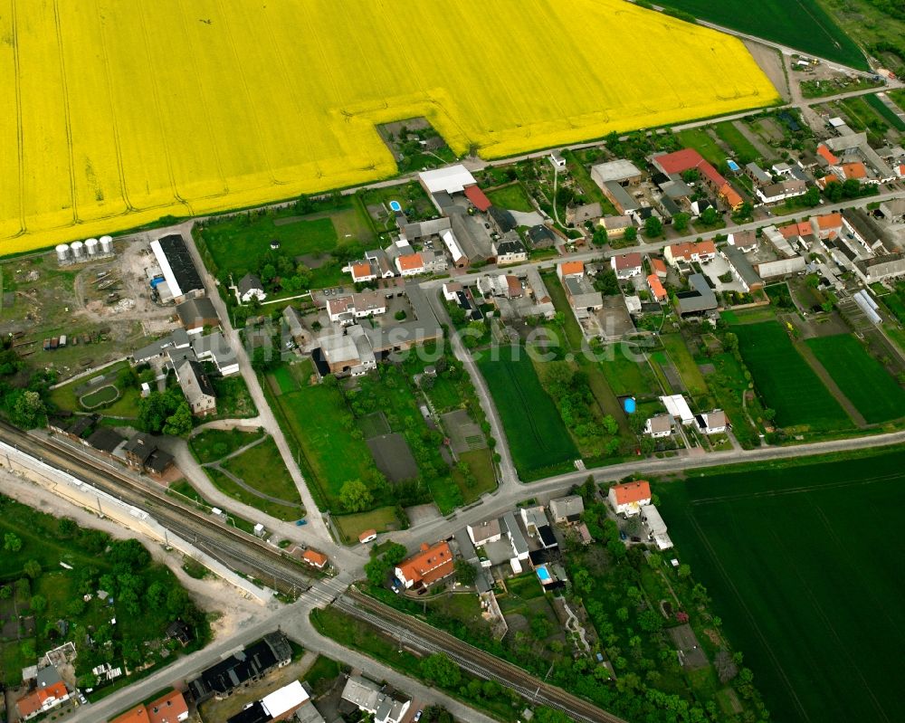 Prödel aus der Vogelperspektive: Ortsansicht am Rande von landwirtschaftlichen Feldern in Prödel im Bundesland Sachsen-Anhalt, Deutschland