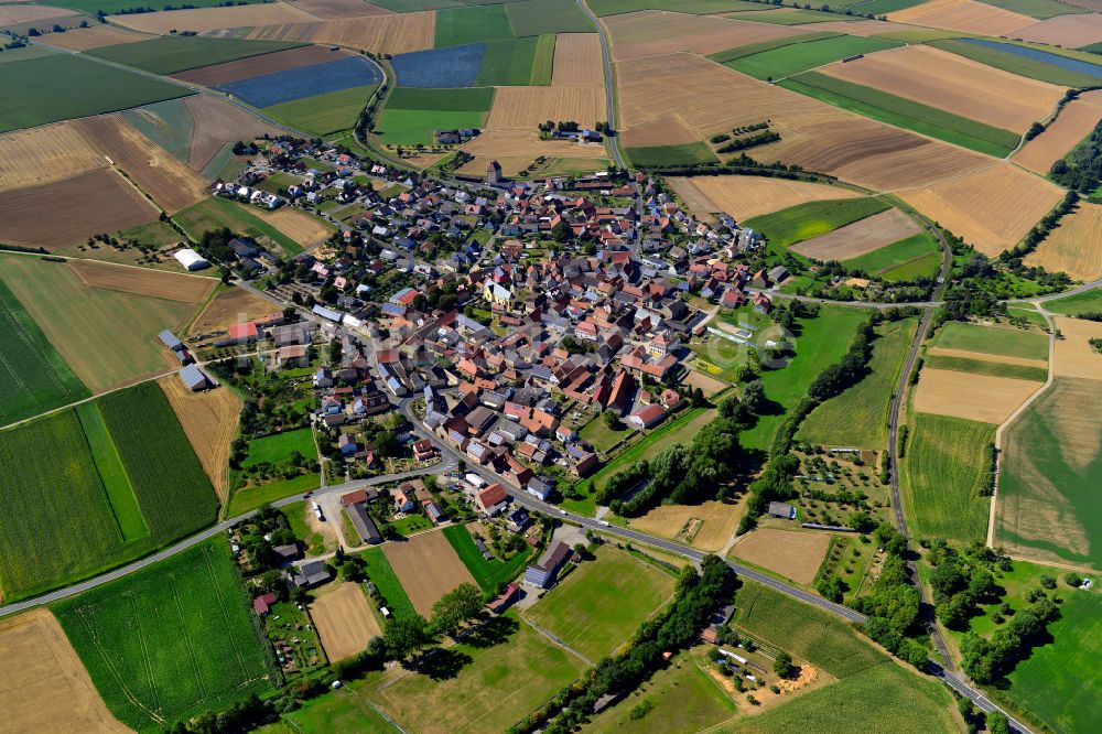 Luftaufnahme Prosselsheim - Ortsansicht am Rande von landwirtschaftlichen Feldern in Prosselsheim im Bundesland Bayern, Deutschland