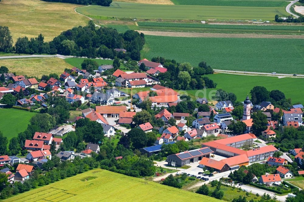 Puch von oben - Ortsansicht am Rande von landwirtschaftlichen Feldern in Puch im Bundesland Bayern, Deutschland